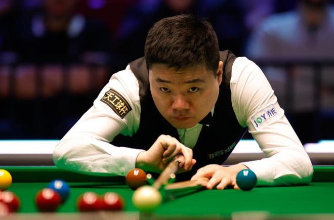 中国足球的 中国足球的